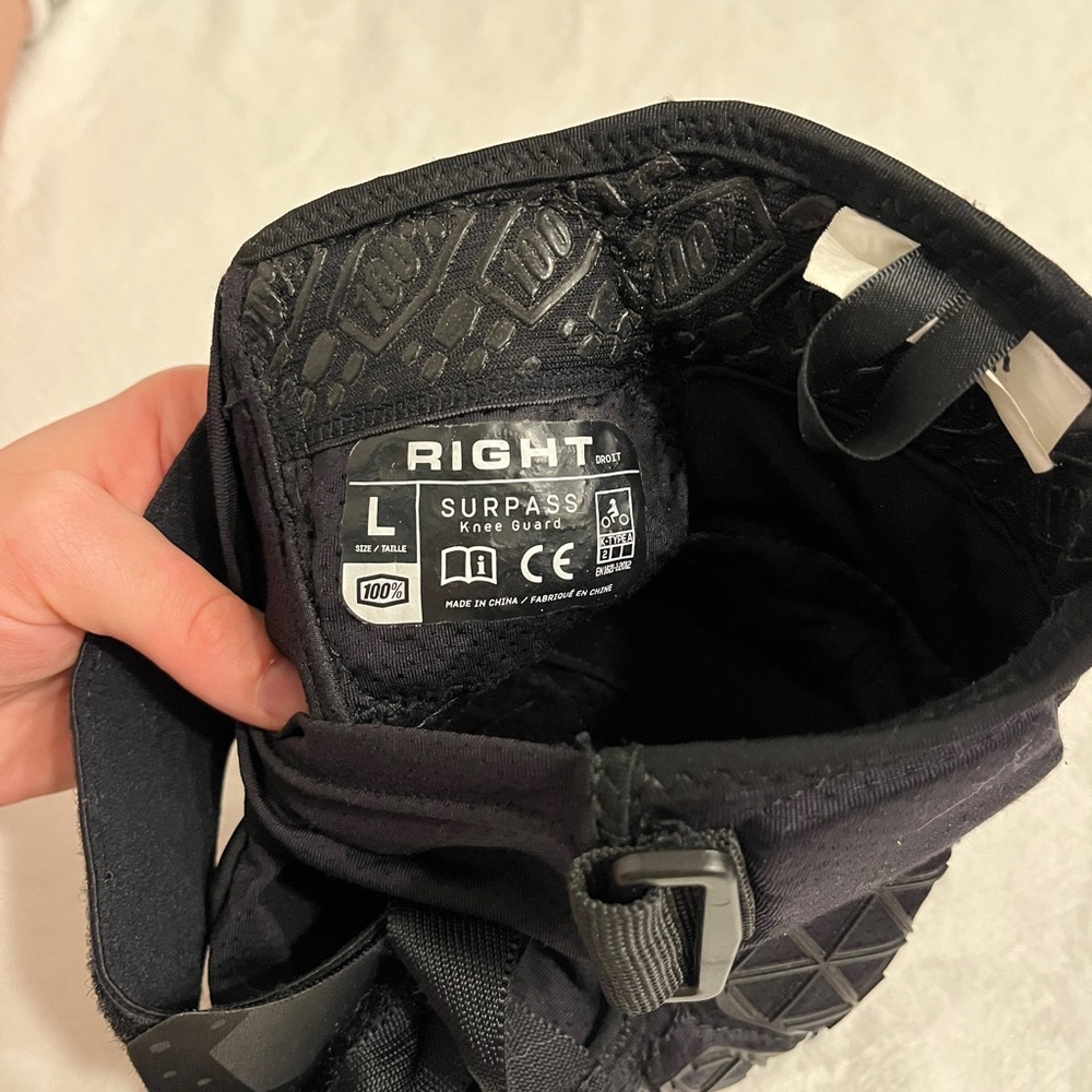 100 Percent Size Large Black Protective Knee Pads for Biking - High Impact - Picture 4 of 6